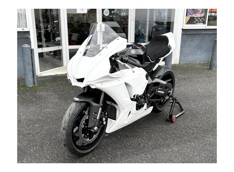 YAMAHA YZF 1000 R1 2024