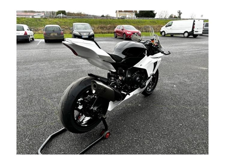 YAMAHA YZF 1000 R1 2024