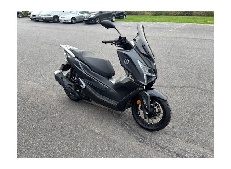 VOGE SR1 125