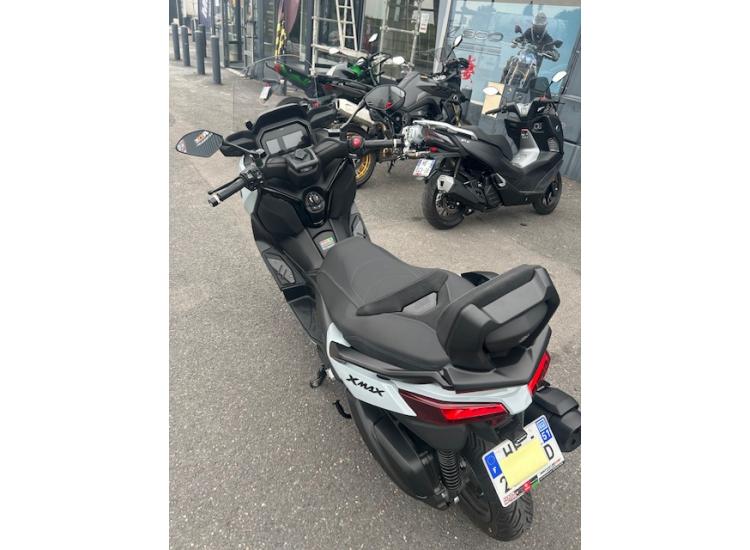 YAMAHA XMAX 300 Tech Max